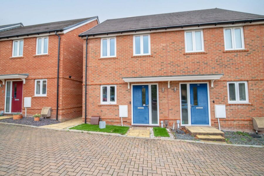 Coltsfoot Way, Longacre