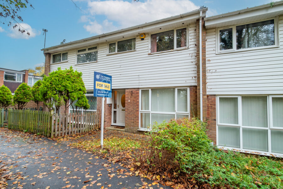 Simmons Walk, Basingstoke, RG21