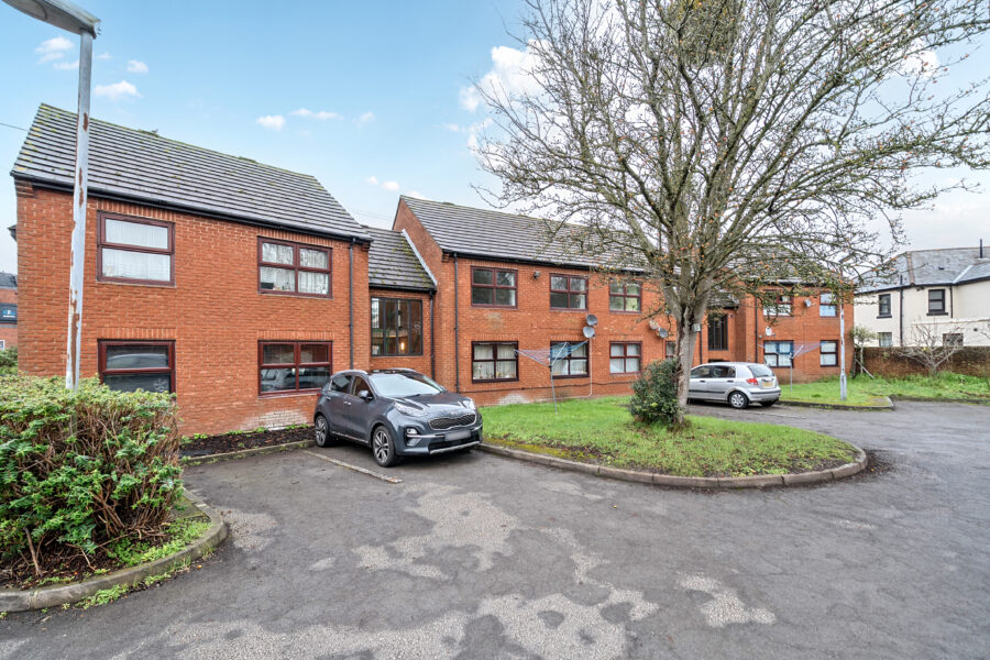 Flaxfield Road, Basingstoke, RG21