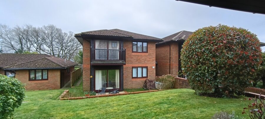 Bricksbury Hill, Farnham, GU9
