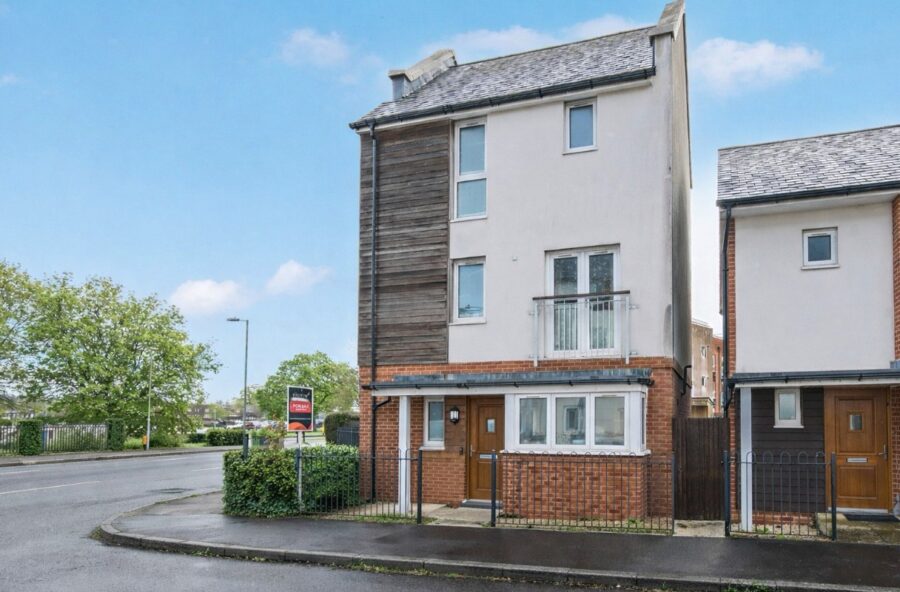 Mallory Road, Basingstoke, RG24