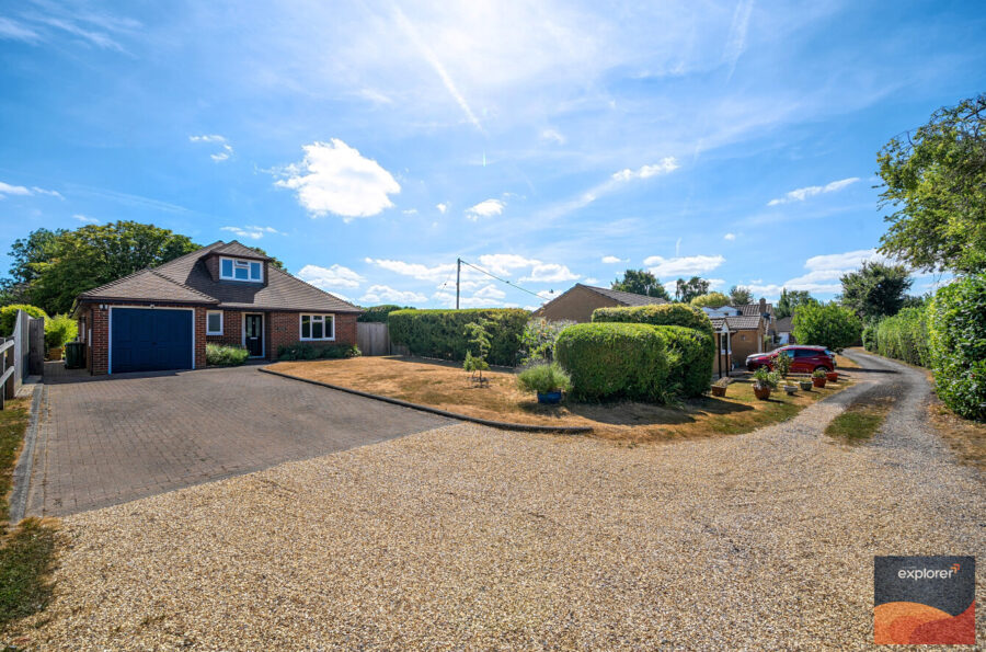 Fox Lane, Oakley, RG23