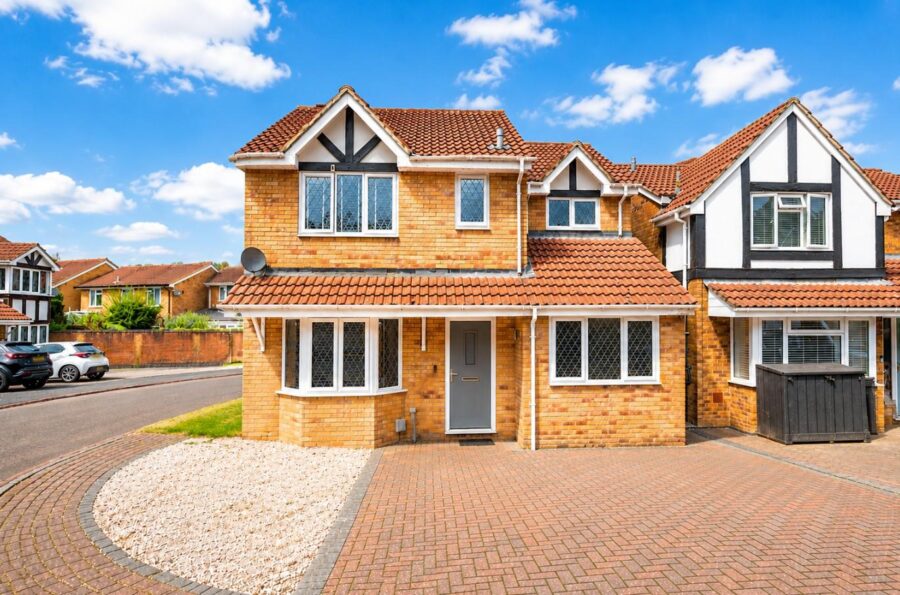 Sherwood Close, Hatch Warren
