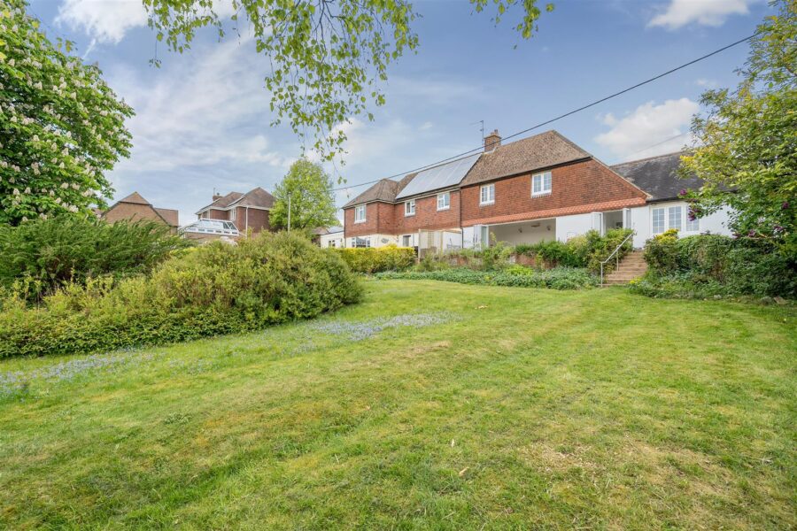 Oakley Road, Hannington, RG26