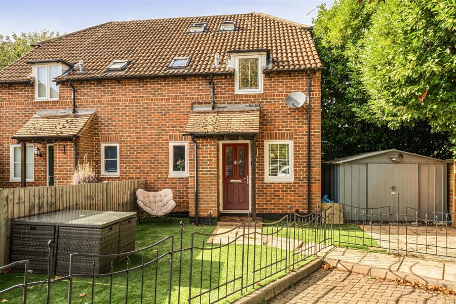 Rosehip Way, Lychpit